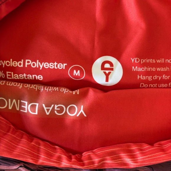 Yoga Democracy Red Rocks Capri Crop Legging Size Medium Like New - Picture 4 of 5